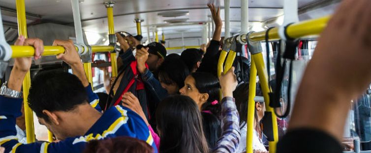 Mais de 500 mulheres são agredidas por hora no Brasil, revela pesquisa