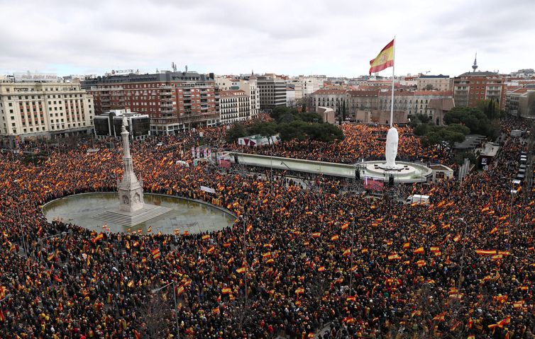 Espanha deve antecipar eleições para abril