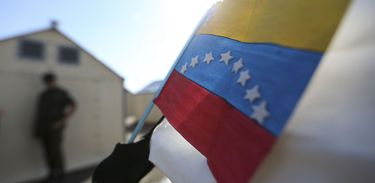 Maduro anuncia fechamento da fronteira com o Brasil a partir das 20h