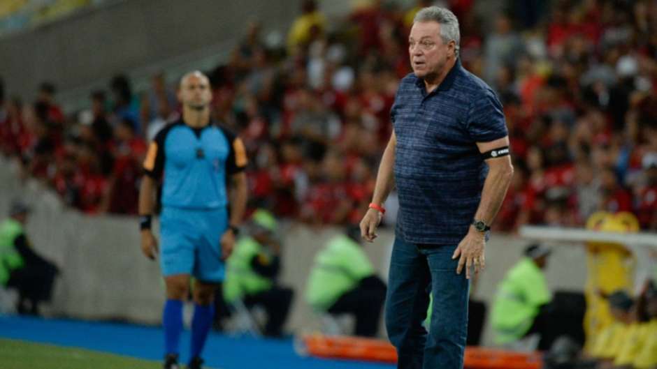 Vasco anuncia Abel Braga como treinador