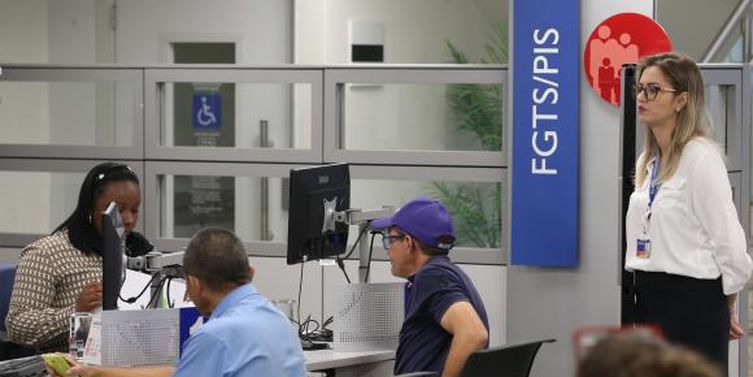 Pagamento de até R$ 500 do FGTS para trabalhadores começa amanhã