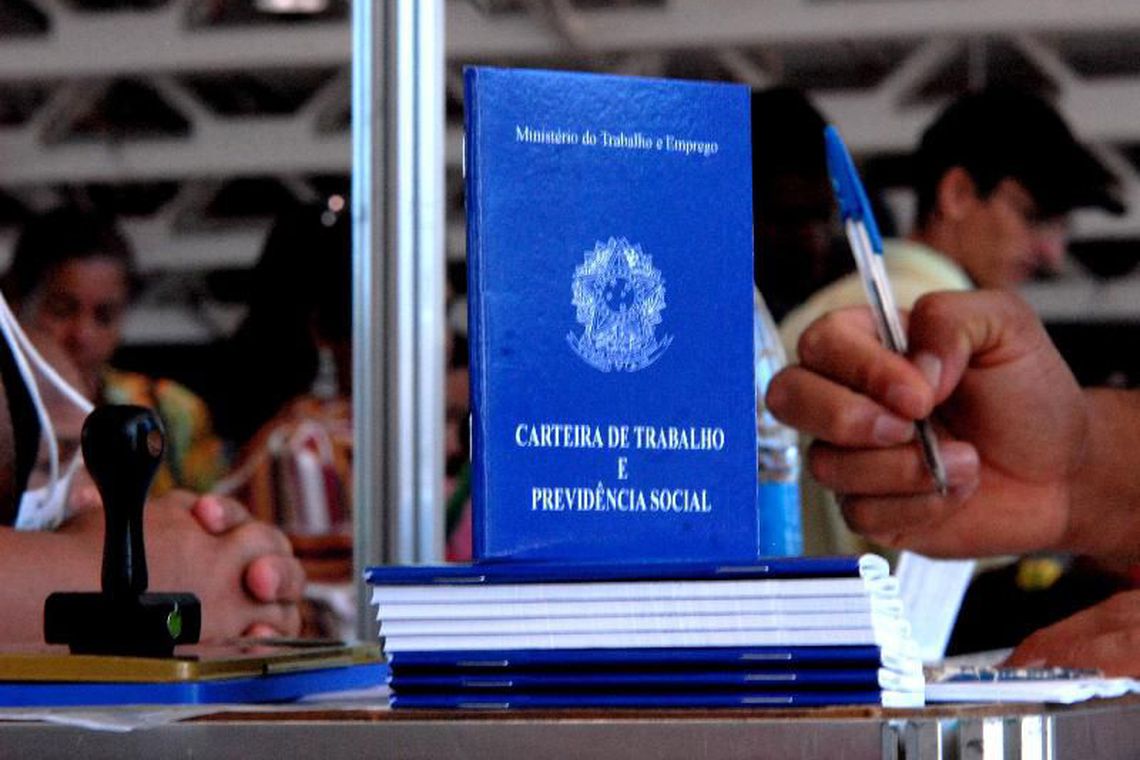 País registra criação de 394,9 mil vagas de emprego em outubro