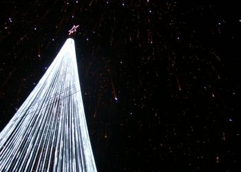 Árvore de natal gigante será inaugurada na sexta-feira na Praça da Vitória em Ariquemes, RO
